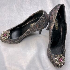 Guess jeweled stiletto, pumps. Size 8